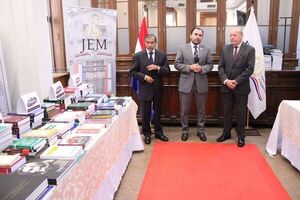 JEM recibió libros donados por funcionarios para futura biblioteca - Nacionales - ABC Color