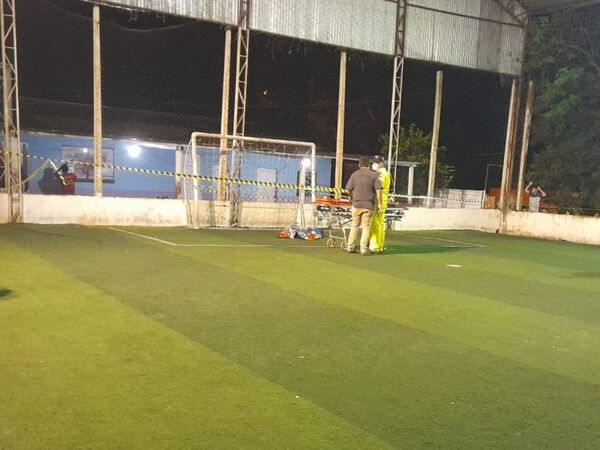 Niño de 11 años murió luego de que un arco de una cancha de fútbol se le cayera encima - Nacionales - ABC Color