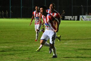 Un grosero error arbitral encaminó el triunfo Pastoreo para subir a la punta