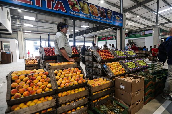 La oposición uruguaya pide bajar los impuestos y aumentar los salarios por la inflación - MarketData