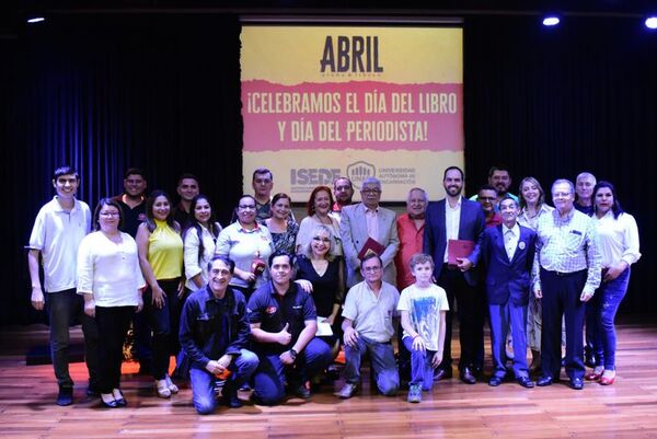 Celebran en Encarnación el Día del Libro y el Día del Periodista  - Nacionales - ABC Color