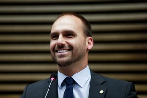 Aliados de Bolsonaro celebran la compra de Twitter por Elon Musk - MarketData