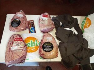 Detenidos por intentar robar carne vacuna entre sus prendas de vestir - Nacionales - ABC Color