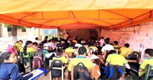 La Nación / Alumnos venden comida para construir tres aulas