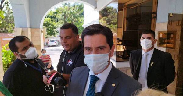 La Nación / Ministro del Interior visitó a sobreviviente