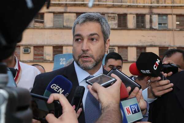 Presidente Abdo Benítez saluda a periodistas en su día - .::Agencia IP::.