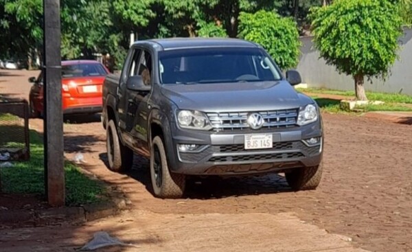 Borracho abandonó su vehículo con la llave puesta