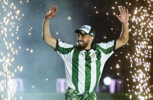 Borja Iglesias imitó al Borracho de la Arbolada en pleno festejo de la Copa del Rey - Fútbol Internacional - ABC Color