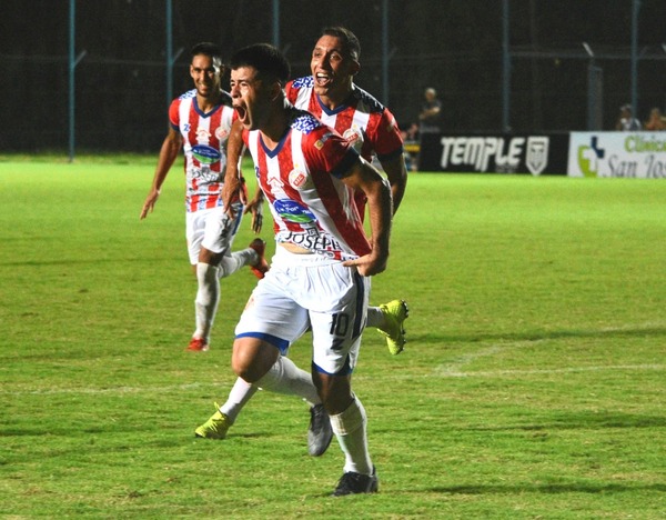Cuatro equipos lideran la División intermedia - .::Agencia IP::.