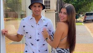 Crónica / ¡Kóa lístoma! Con una foto, novia de Luis Zárate mostró que siguen juntos