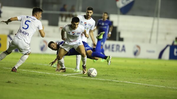 El jugador de Olimpia que fue a ver a Nacional-Sol