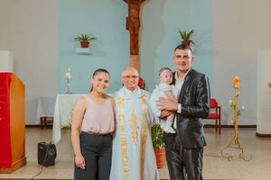 La hija del futbolista Santiago Rojas ya es cristiana - Gente - ABC Color