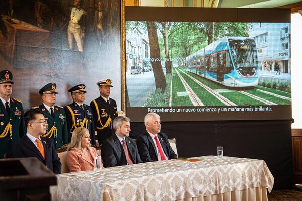 Gobierno presentó proyecto para impulsar Tren de Cercanía con apoyo de Corea - .::Agencia IP::.