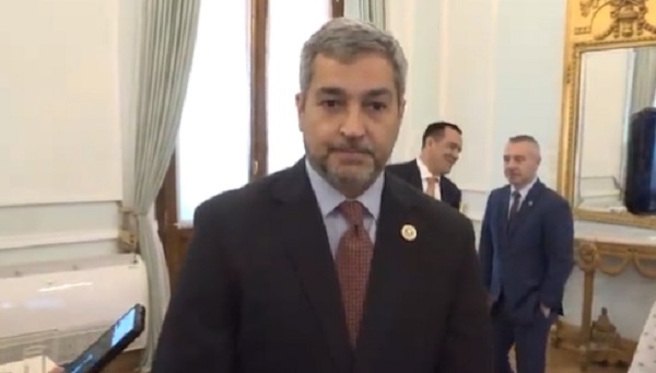 Abdo explica el porqué del feriado el lunes y en redes estallan memes