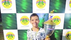 Alzó ya TRES COPAS y apenas tiene 8 añitos