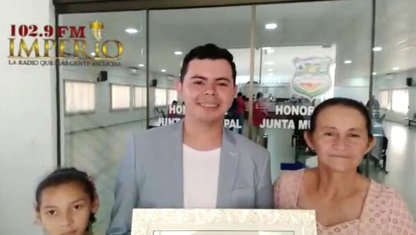 Junta Municipal homenajeó a influencer ganador de los Premios Paraná 2022 - Radio Imperio