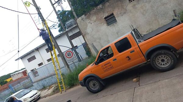 Unas 800 familias se quedan sin agua potable en Villa Elisa debido a corte de energía a aguatera - Nacionales - ABC Color