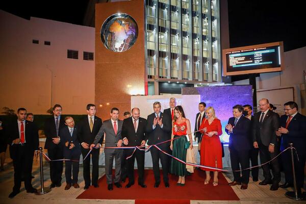 Presidente inaugura primera sede central propia de Aduanas