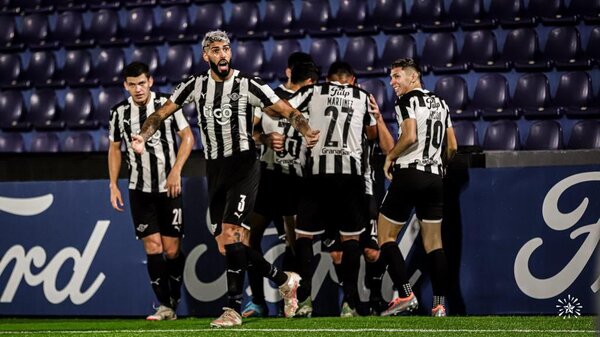Libertad venció a Paranaense y es líder del Grupo B en Libertadores