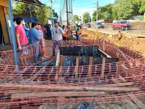 Túnel de Tres Bocas: vecinos rechazan instalación de columnas de alta tensión frente a sus casas - Nacionales - ABC Color