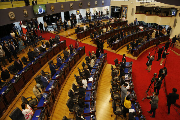 El Congreso aprueba leyes para tren y aeropuerto del Pacífico en El Salvador - MarketData