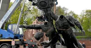 La Nación / Kiev echa monumento que exaltaba amistad con Rusia