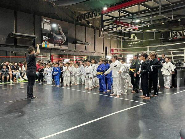 Niños  dan cátedra en el Open de Brazilian Jiujitsu - Polideportivo - ABC Color