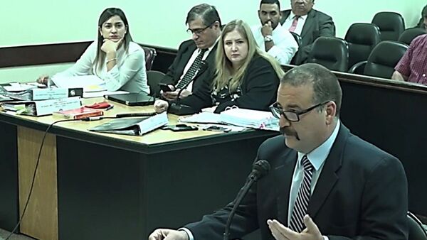 El Colegio de Abogados tilda de atentado político a crisis en el CM