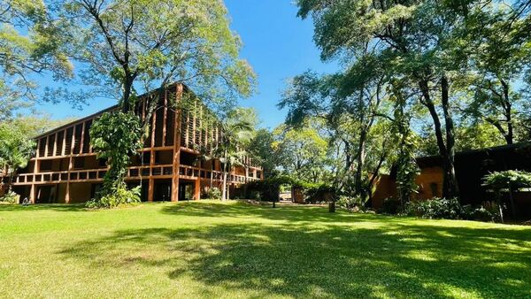 Embajada española abre sede para mostrar obras tridimensionales