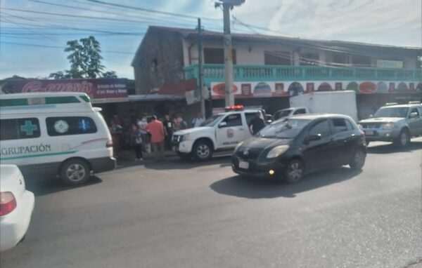Joven asaltada en colectivo cayó, golpeó la cabeza y se encuentra grave - Noticiero Paraguay