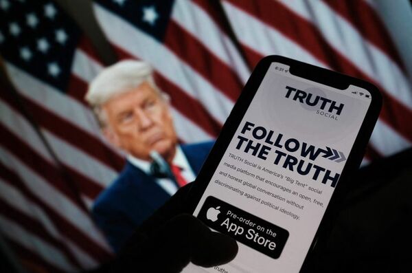 La red social de Trump fue la app gratuita más descargada en EE.UU. después de que Musk comprara Twitter - Tecnología - ABC Color