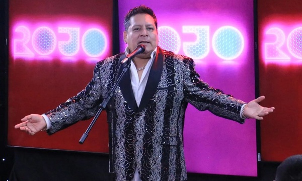 Cantantes de “Rojo” junto al vocalista de “Los Ángeles de Charly” | Telefuturo