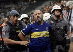 Detienen a hincha del Boca Juniors tras gestos racistas - El Independiente