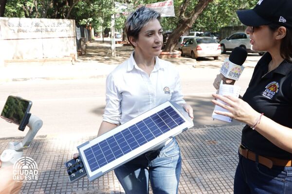 Renuevan iluminación pública con sensor solar - La Clave