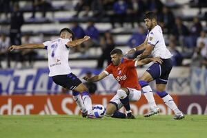 Golpe y sangre: la roja de Eber Aquino a José Florentín - Fútbol Internacional - ABC Color