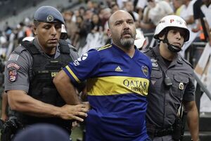 Un hincha de Boca realizó gestos racistas y terminó preso - Fútbol Internacional - ABC Color