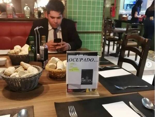 Crónica / Organizó un cumple purete pero ningún kapé apareció