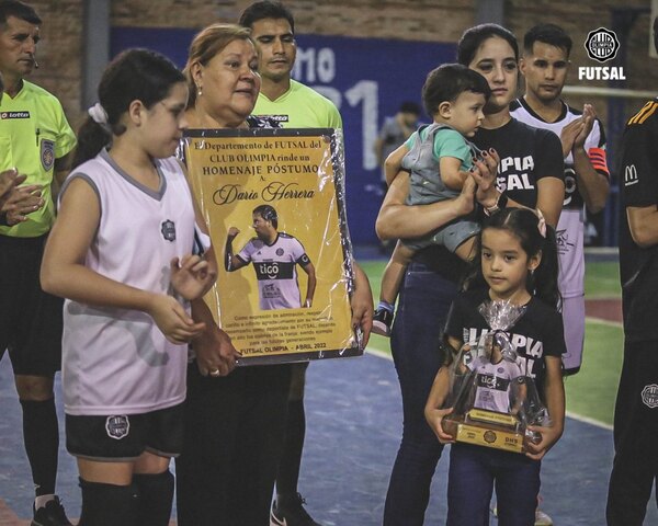 Olimpia homenajeó al 'mejor pivot del mundo' antes de su partido