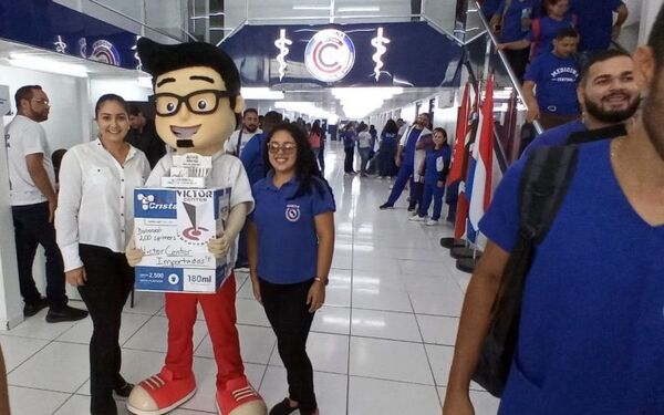 Victor Center hace entrega de lotes de Spinner a la UCP para en el asentamiento San Francisco