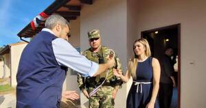 La Nación / Abdo Benítez inaugura viviendas en villa militar y habla sobre avance de obras en la Costanera Sur