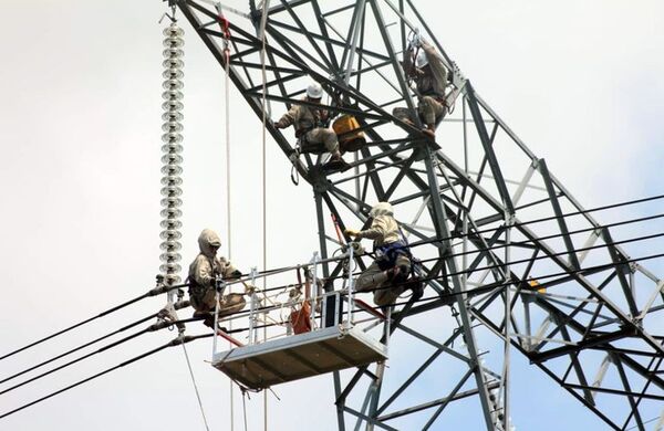 ANDE dejó sin energía eléctrica por 17 horas a varias ciudades de Caazapá  - Nacionales - ABC Color