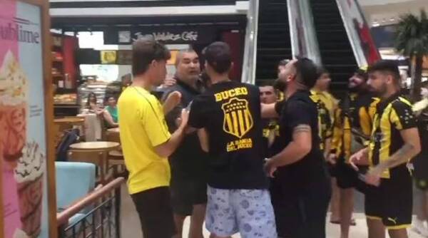Crónica / [VIDEO] La reacción de hinchas de Peñarol al toparse con Chilavert