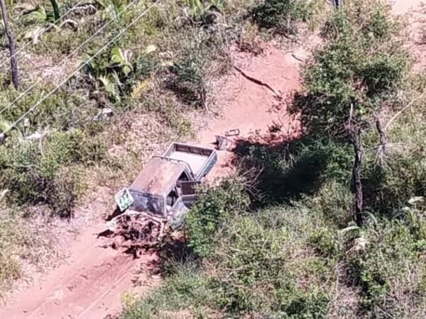Video y fotos de cómo quedó la camioneta militar atacada en Yby Yaú  - Nacionales - ABC Color