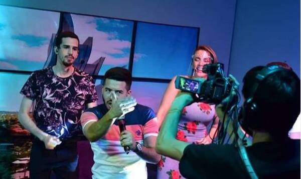Crónica / Cantante denuncia que pelotero le quiere hacer tesapo'ê