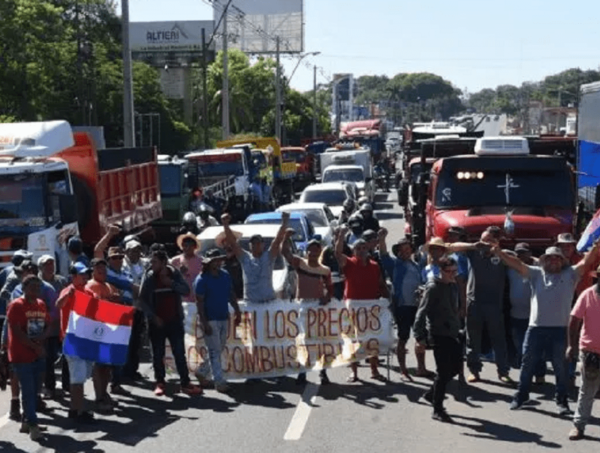 Camioneros sobre proyecto Petropar: "sabemos que abaratamiento no será al instante" · Radio Monumental 1080 AM