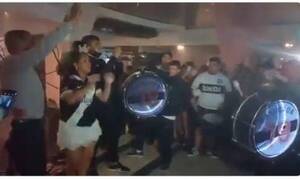 Crónica / (VIDEO) ¡De fanática te hablo! Festejó sus 15 con la batucada del Olimpia