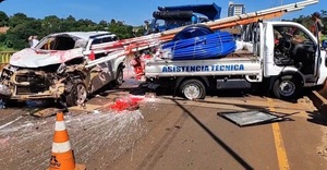 Velocidad y desatención provocan aparatoso accidente sobre el puente Costa Cavalcanti