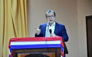 Duarte Frutos disertó en el IAEE sobre Historia de las Ideas Políticas en el Paraguay