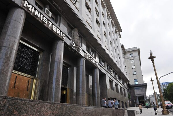 Argentina coloca deuda en el mercado local por 3.106 millones de dólares - MarketData
