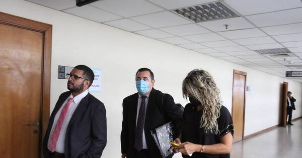 La Nación / Chicana de Natalia Zuccolillo logró suspender el inicio de su juicio oral